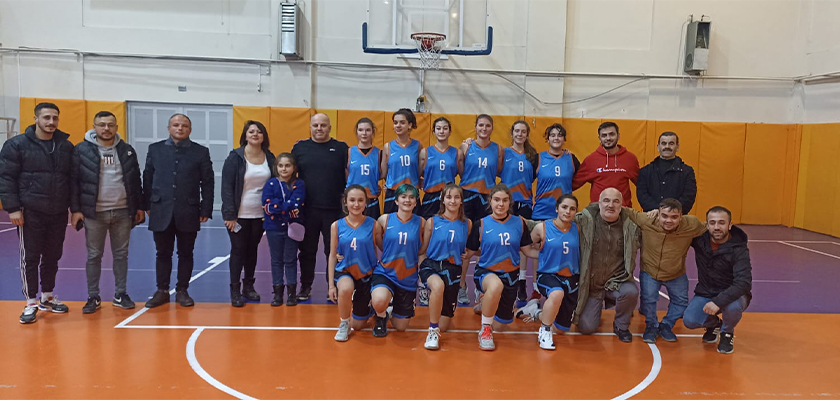 SARAY MARATON GENÇ KIZLAR 82-21 FARKLI KAZANDI