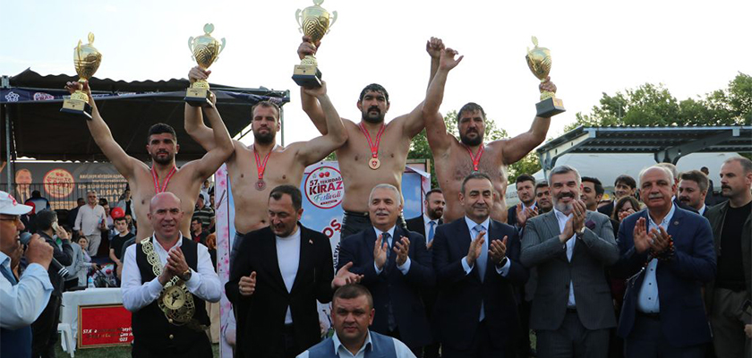 Hüseyin Pehlivan Yağlı Güreşlerinde Başpehlivan İsmail Koç Oldu