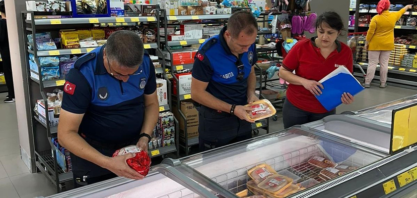 Süleymanpaşa Belediyesi Zabıta Ekiplerinden Market Denetimi
