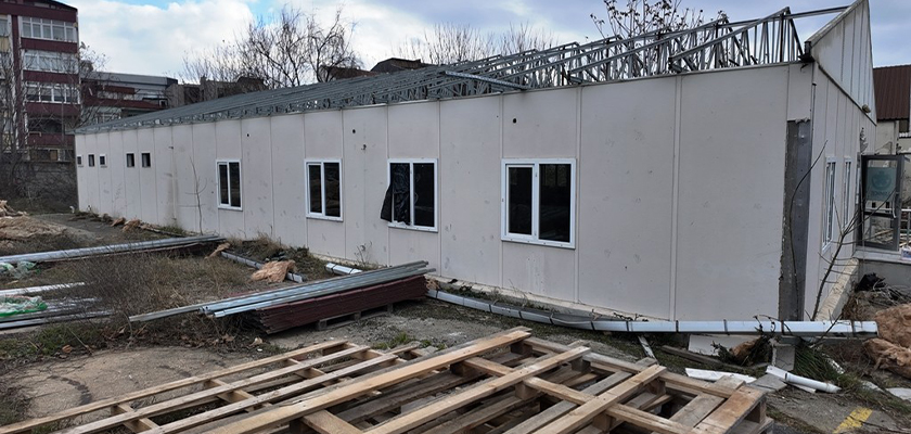 Mahalle Kreşi İçin Bağışlanan Prefabrik Yapıların Sökümüne Başlandı