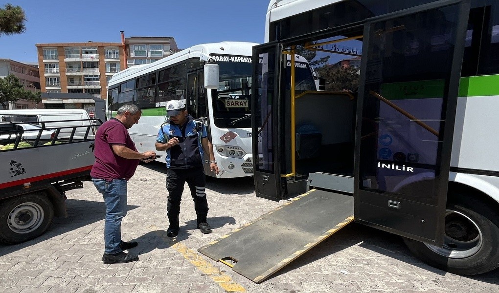 TRAFİK ZABITA EKİPLERİNDEN TOPLU TAŞIMA ARAÇLARINDA KLİMA VE ENGELLİ RAMPASI DENETİMİ