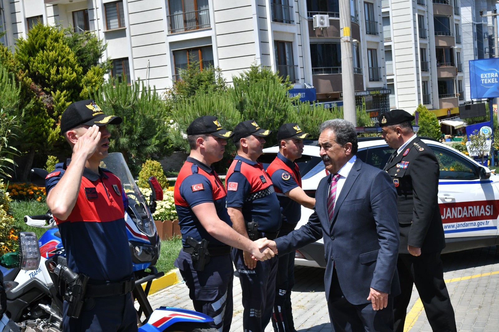 Vali Vekili Güler Uygulama Noktasında Görev Yapan Personelle Bayramlaştı