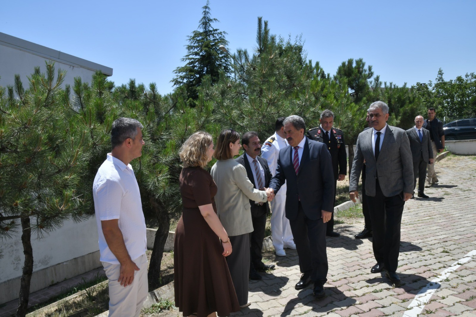 Vali Vekili Güler ve Eşi Nuray Güler Kurban Bayramı Münasebetiyle Çocuk Evleri Sitesi’ni Ziyaret Etti