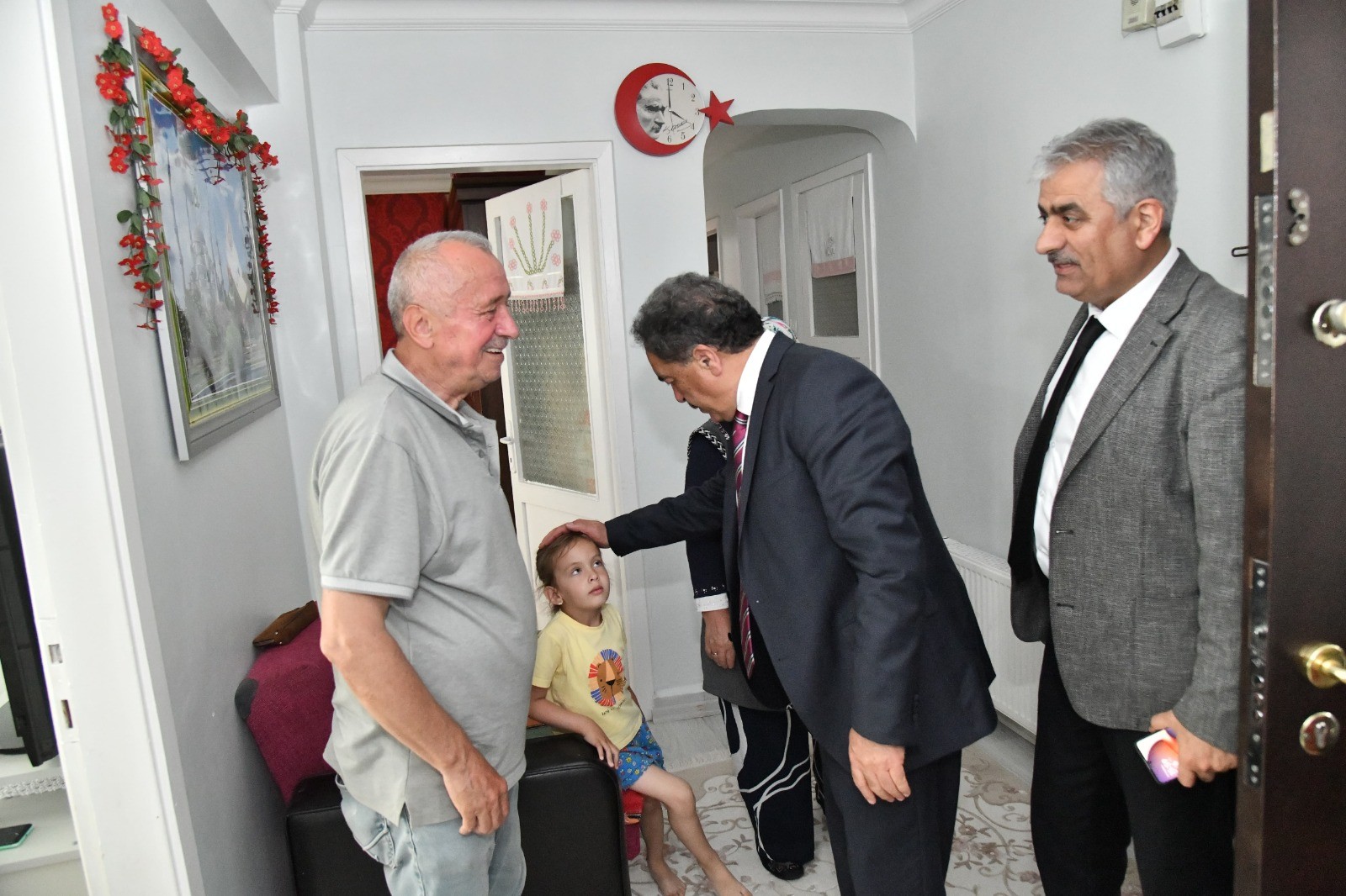 Vali Vekili Güler ve Eşi Nuray Güler Kurban Bayramı Münasebetiyle Şehidimiz Gökmen Yavuz’un Ailesini Ziyaret Etti