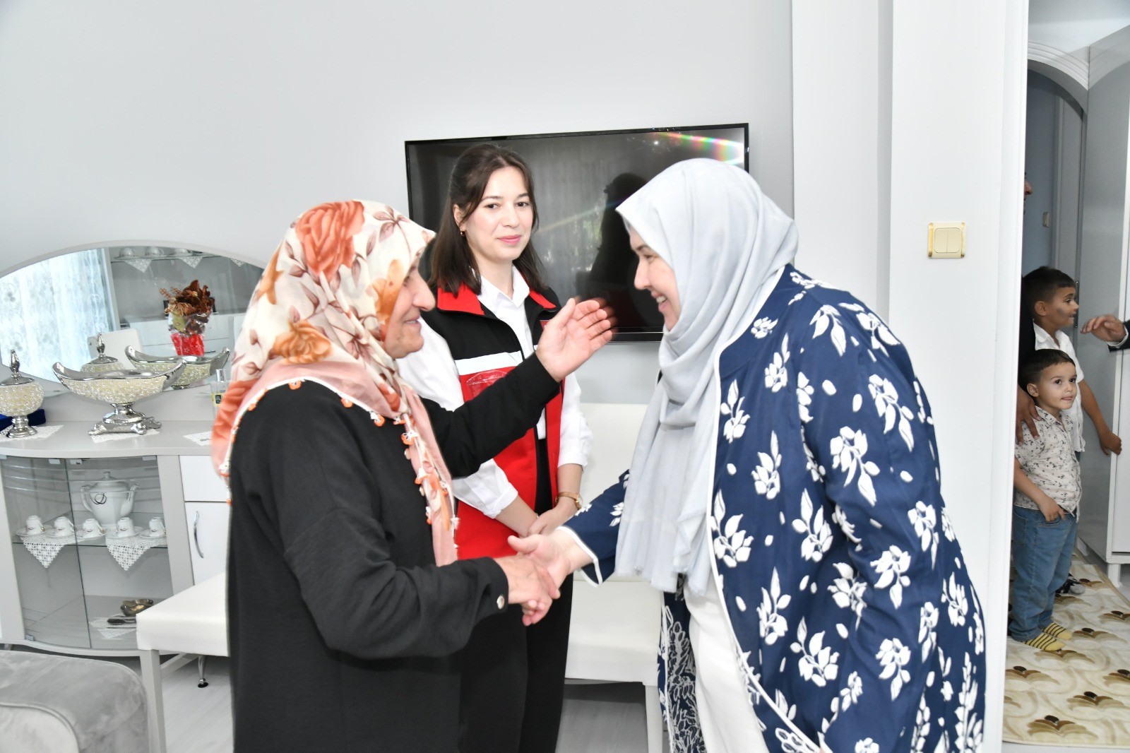 Vali Vekili Güler ve Eşi Nuray Güler Şehit Ailesinin Bayramını Kutladı