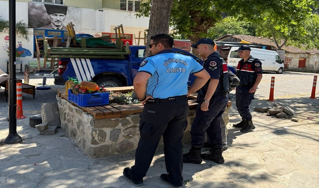 ZABITA EKİPLERİNDEN SAĞLIKSIZ ÜRÜNLERLE İLGİLİ DENETİM