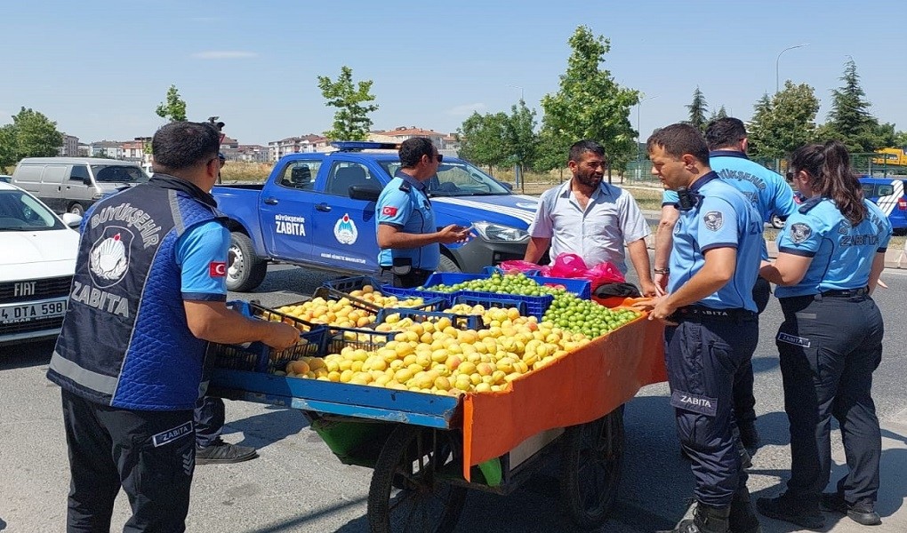 ZABITA EKİPLERİNDEN SEYYAR SATICILARA YÖNELİK DENETİM