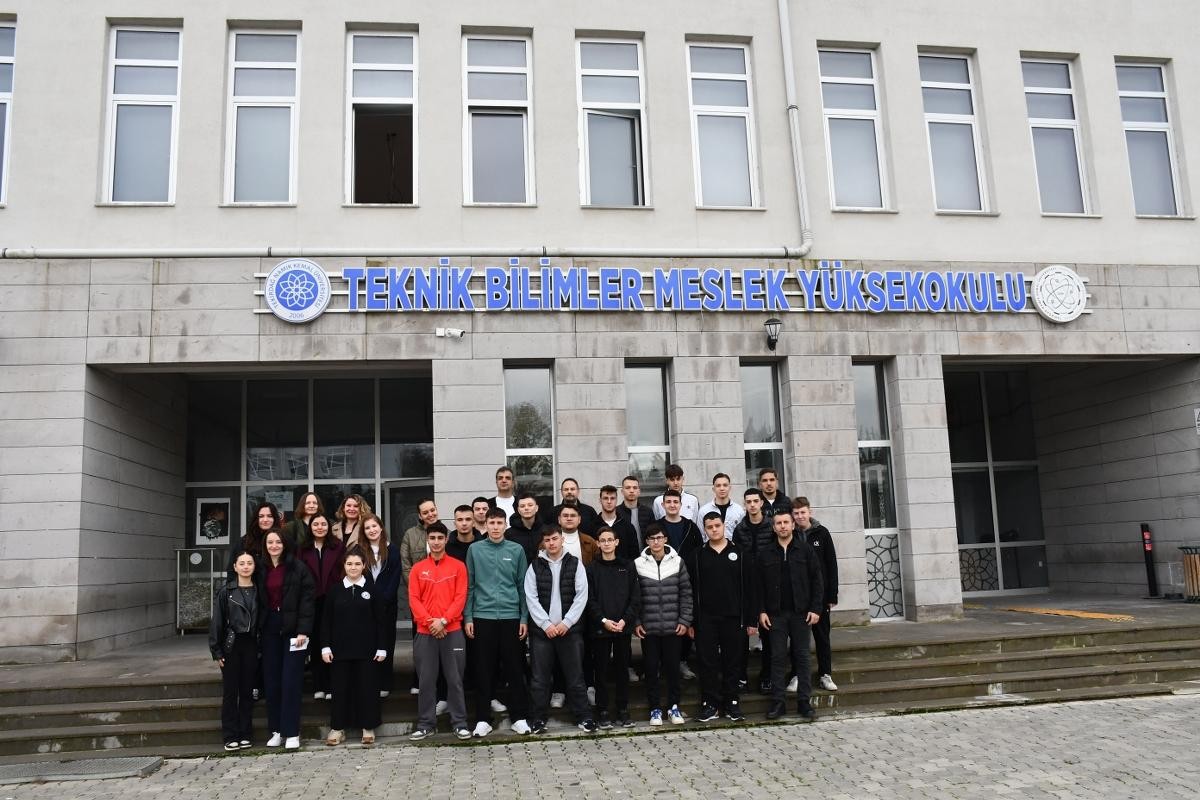 ÖZEL TEKİRDAĞ MESLEKİ VE TEKNİK ANADOLU LİSESİ ÖĞRENCİLERİNDEN ÜNİVERSİTEMİZE ZİYARET