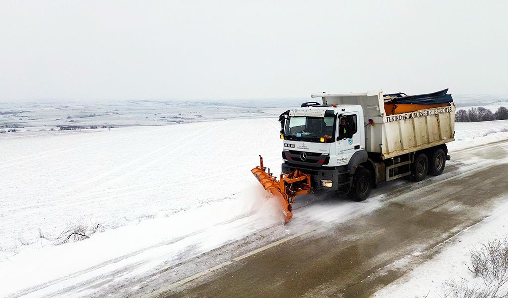 BÜYÜKŞEHİR’DEN KAR MESAİSİ