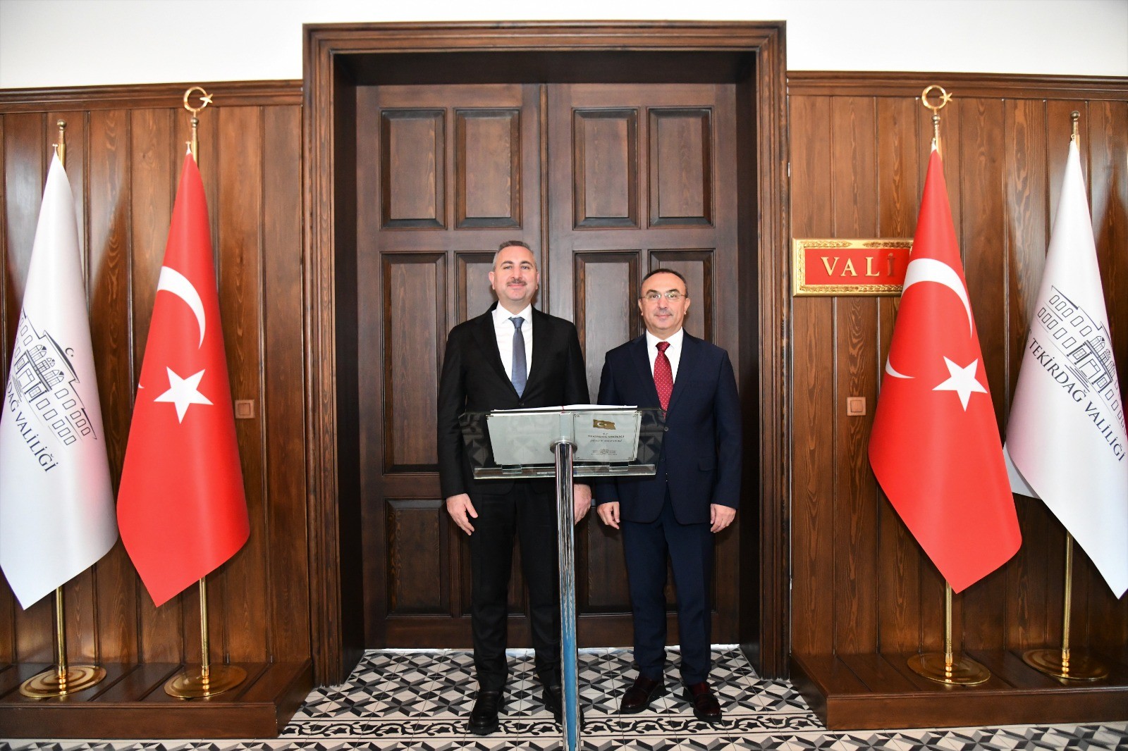 Eski Bakan Abdulhamit Gül Vali Soytürk’ü Ziyaret Etti