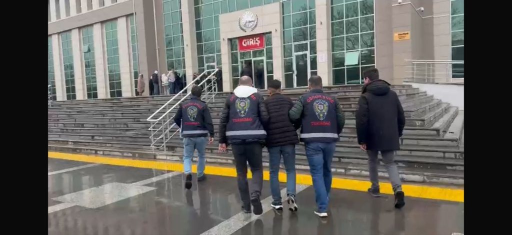 Pompalı Tüfekle Vurulan 16 Yaşındaki Çocuk Hayatını Kaybetti