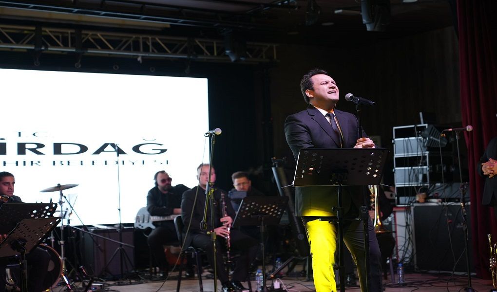 KAPAKLI’DA NEŞET ERTAŞ TÜRKÜLERİYLE UNUTULMAZ GECE