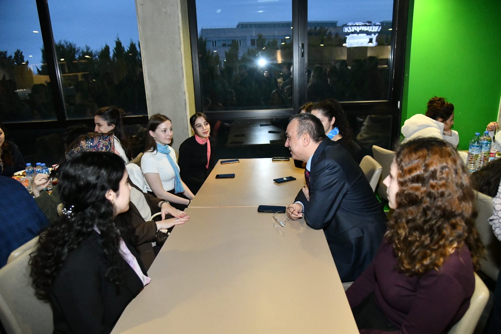 Vali Soytürk ve Eşi Nurdan Soytürk Üniversite Öğrencileri İle İftar Yaptı