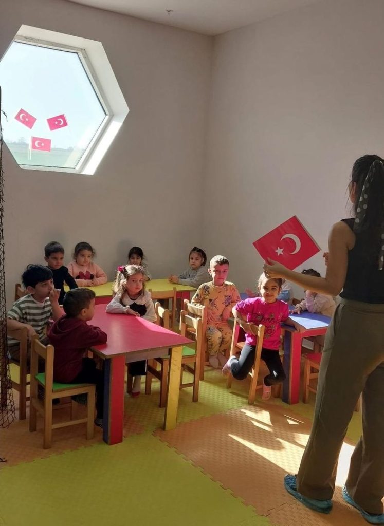 MİNİKLER İSTİKLÂL MARŞI’YLA TANIŞTILAR, BAYRAK SEVGİSİ KAZANDILAR