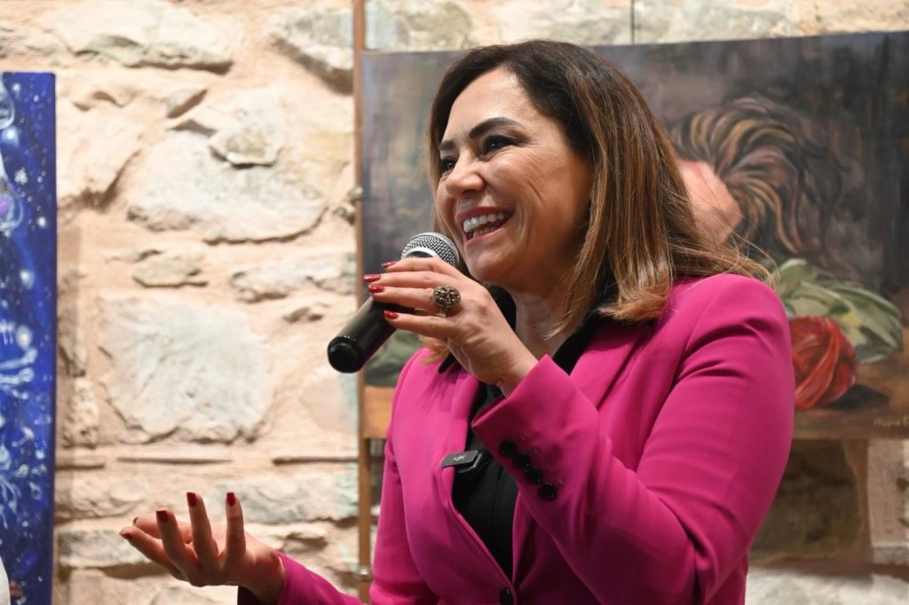 TEKİRDAĞ’DA KADIN RESSAMLARIN CANLI PERFORMANSLARI SERGİYLE TAÇLANDI