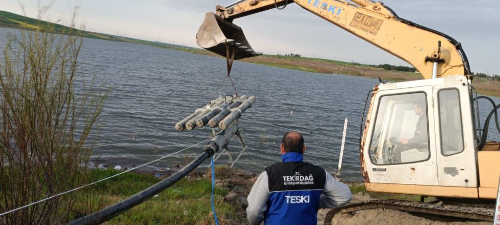 TÜRKMENLİ GÖLETİ’NE YÜZER TERFİ İSTASYONU KURULDU