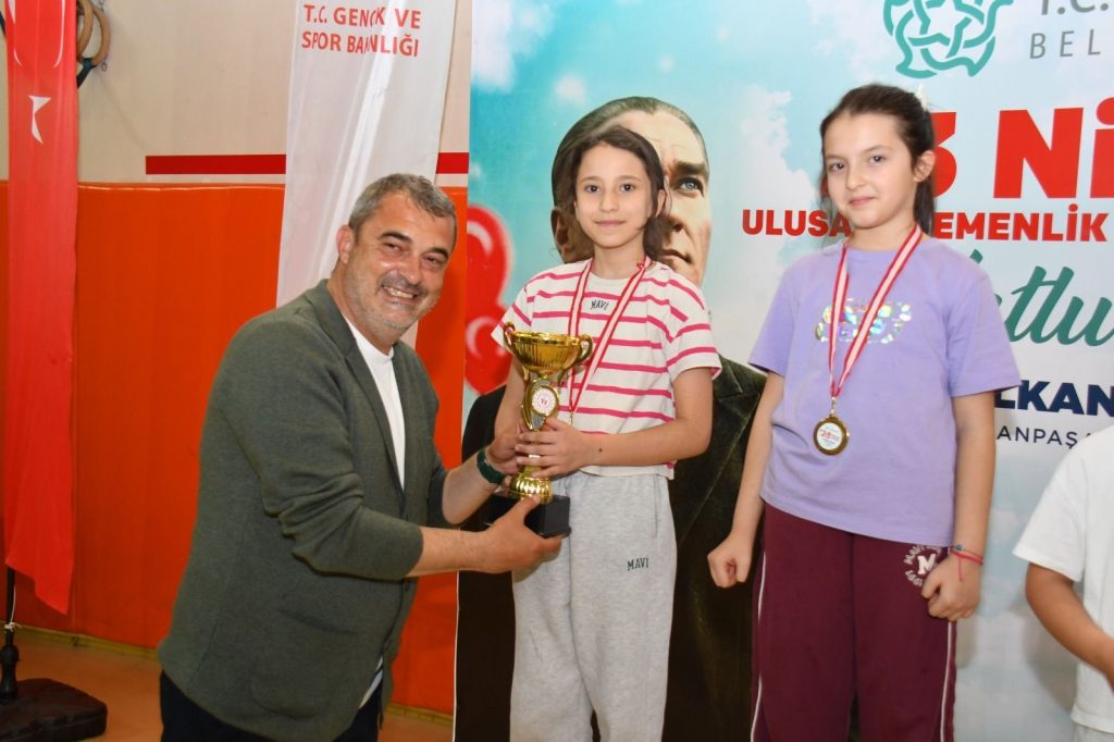 23 Nisan Turnuvalarında Gençler Kıyasıya Mücadele Etti