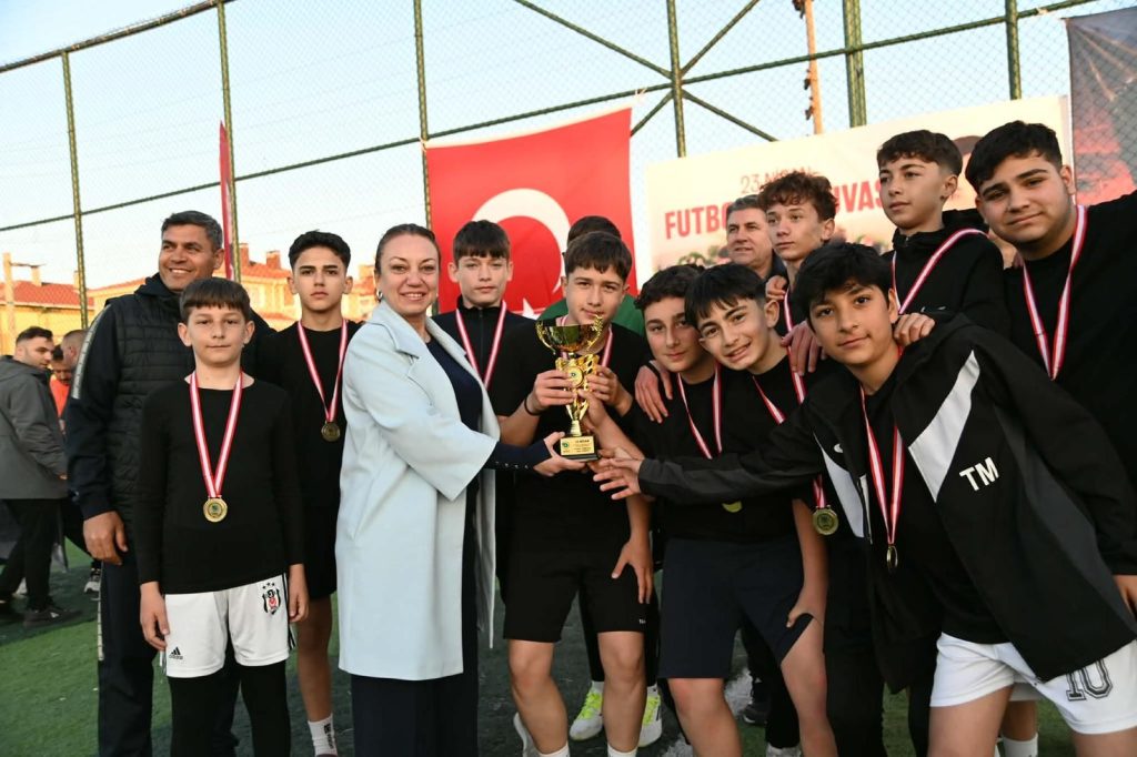 MURATLI’DA 23 NİSAN COŞKUSU FUTBOL ŞÖLENİYLE BİRLEŞTİ