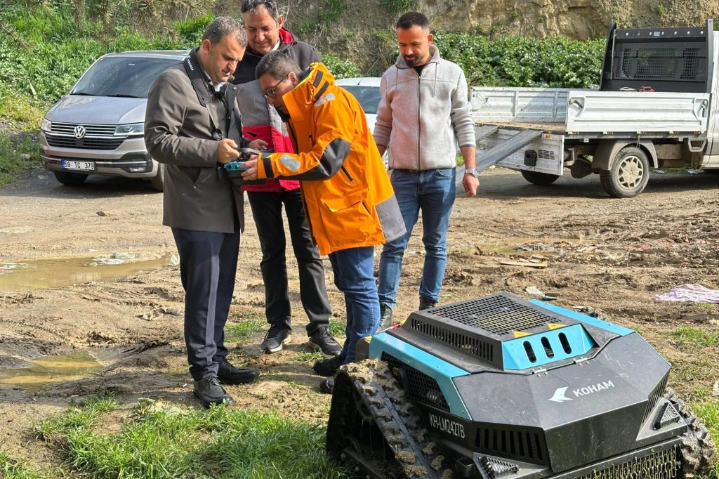 Yeni Nesil Ot Biçme Robotu Hizmete Girdi