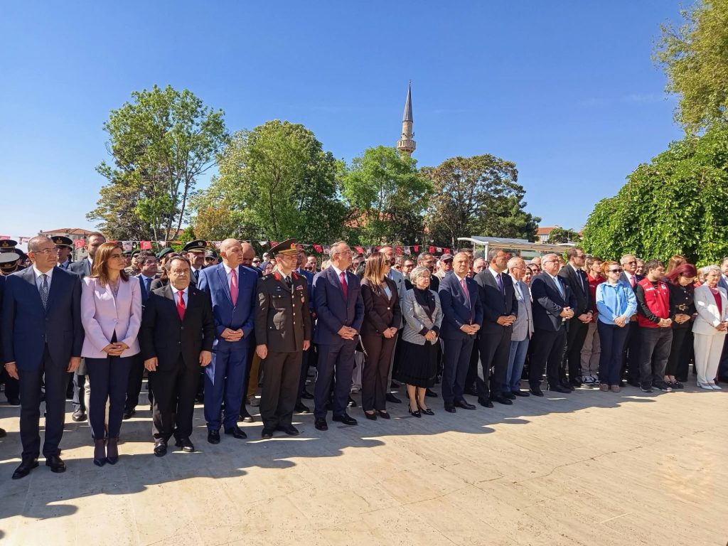19 Mayıs Atatürk’ü Anma, Gençlik ve Spor Bayramı Münasebetiyle Çelenk Sunma Töreni Düzenlendi