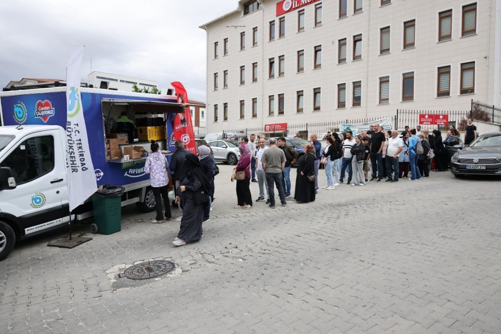 BÜYÜKŞEHİR SINAV HEYECANINDA ÖĞRENCİLERİ YALNIZ BIRAKMADI