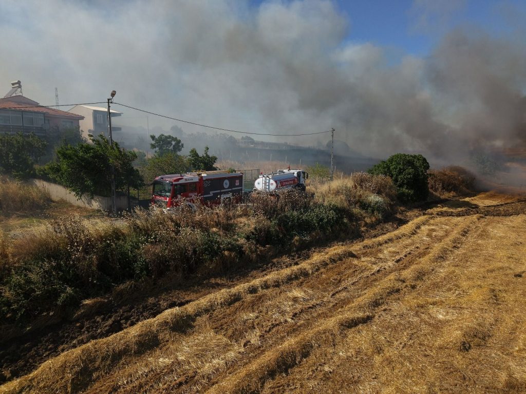 KORKUTAN YANGIN EKİPLERİN HIZLI MÜDAHALESİYLE SÖNDÜRÜLDÜ