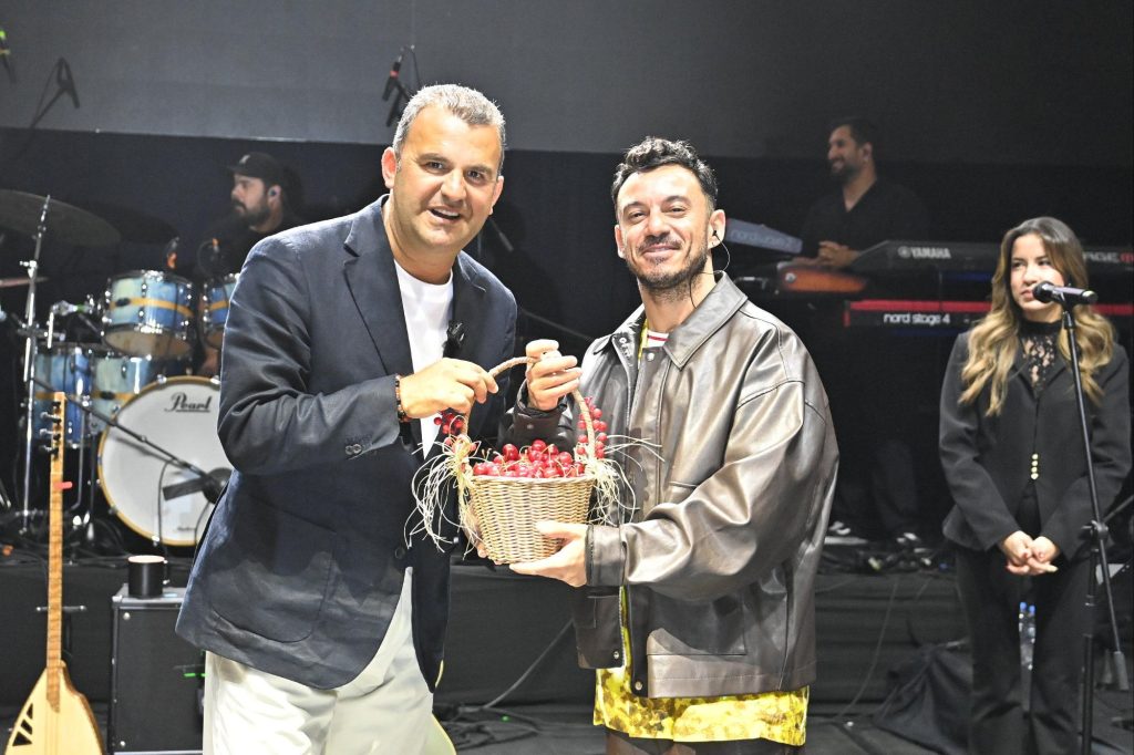 Kiraz Festivalinde Muhteşem Cumartesi