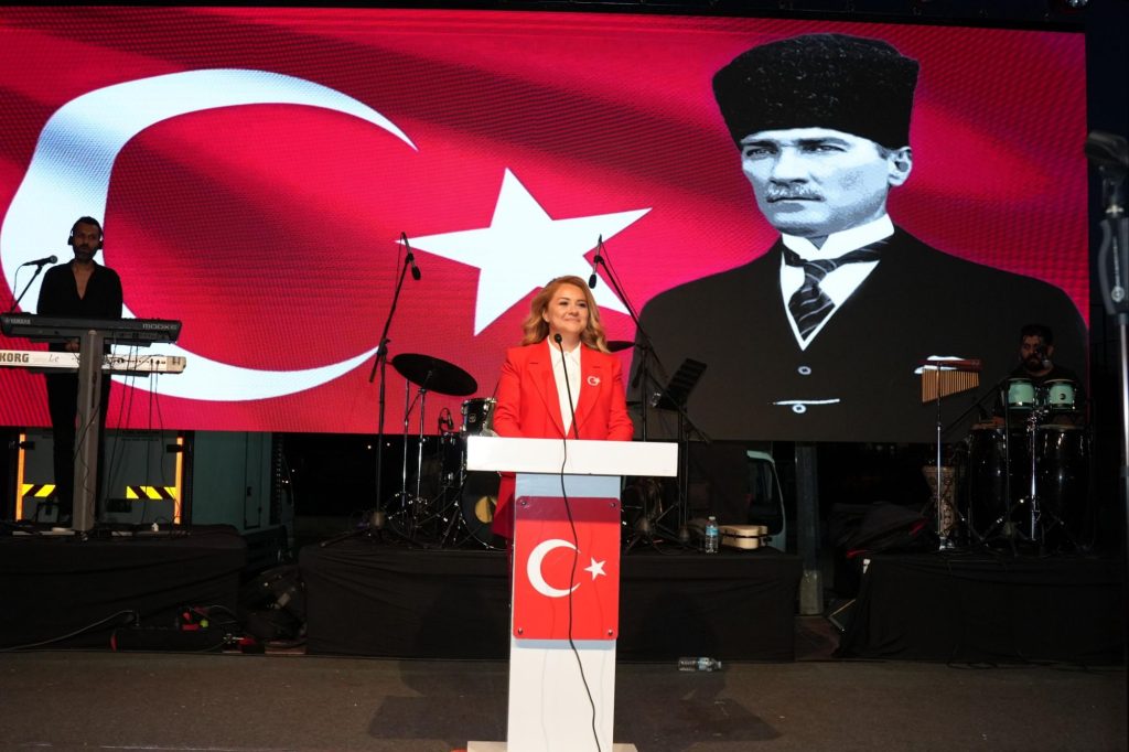 MÜGE BAŞKAN’IN 30 AĞUSTOS KONUŞMASI ERGENE’DE GECEYE DAMGA VURDU!