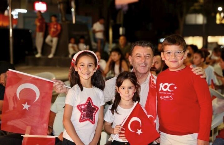FİLENİN SULTANLARININ ZAFERİ KAPAKLI’DA DEV EKRANDA KUTLANDI
