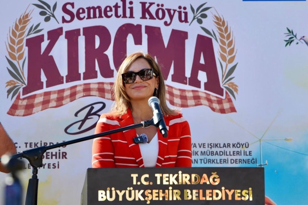YOLLARI BİR ASIR ÖNCE AYRILAN MÜBADİL TORUNLARI SEMETLİ’DE AYNI SOFRADA BULUŞTU