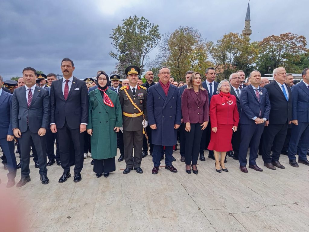 CUMHURİYET’İN 103. YILI ÇELENK SUNMA TÖRENİYLE KUTLANDI